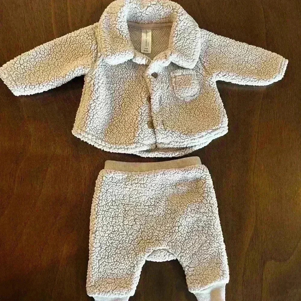 Modern Moments Boy’s Size 0-3 Months‎ Beige Soft Fleece 2Pc Outfit